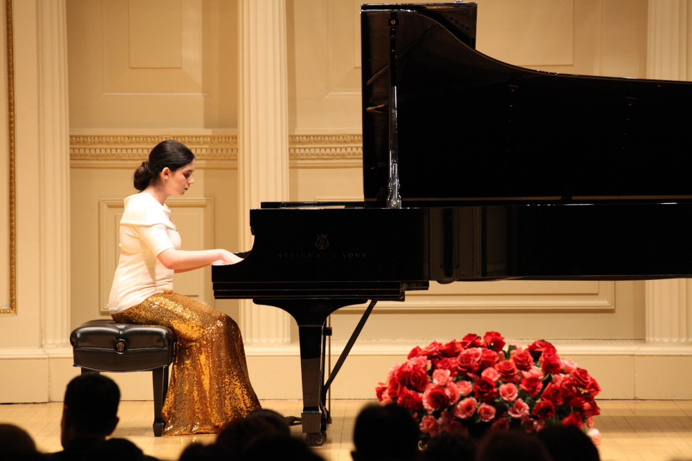 Evelyn Davenport performed at Carnegie Hall on Christmas Eve in 2017 as part of the Crescendo piano competition.