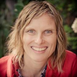 Photo of Lindsey Holmstrom