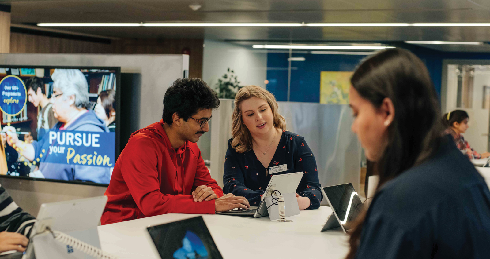 A student speaking with one of our student central advisors