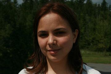 Portrait photo of Laura 