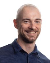 Headshot Dr. Zachariah Henderson