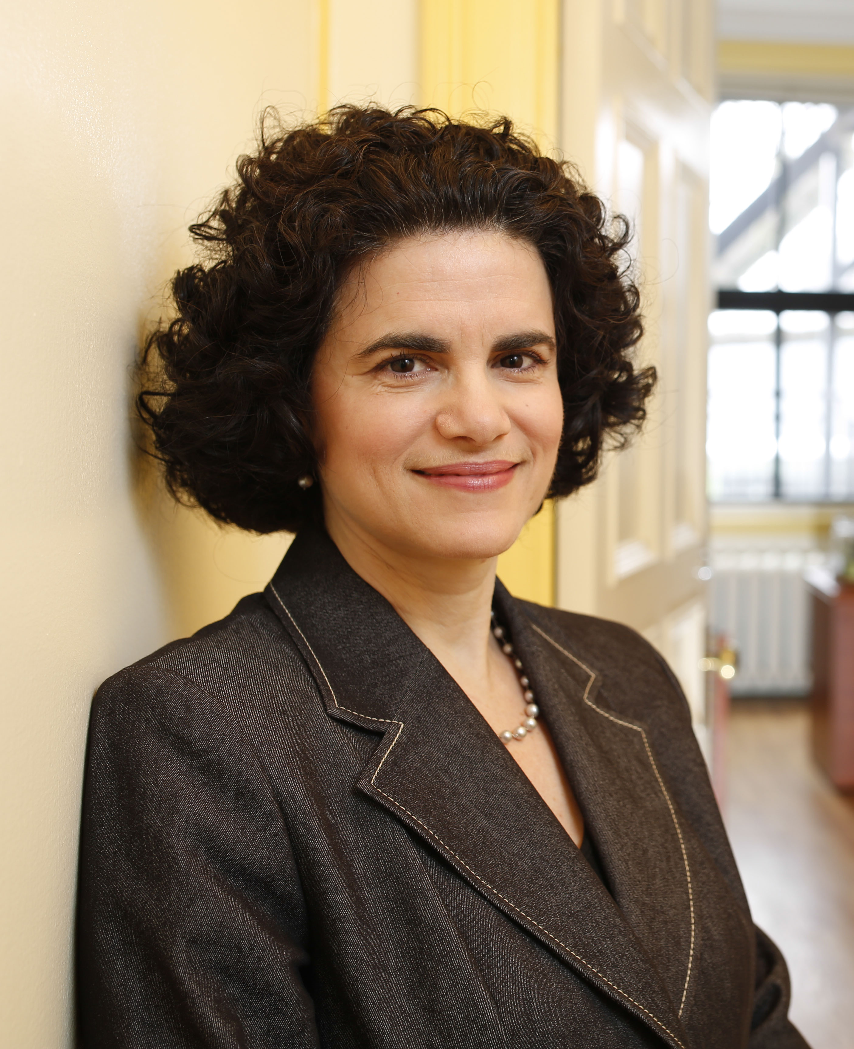 Dr. Antonia Maioni Dr. Antonia Maioni