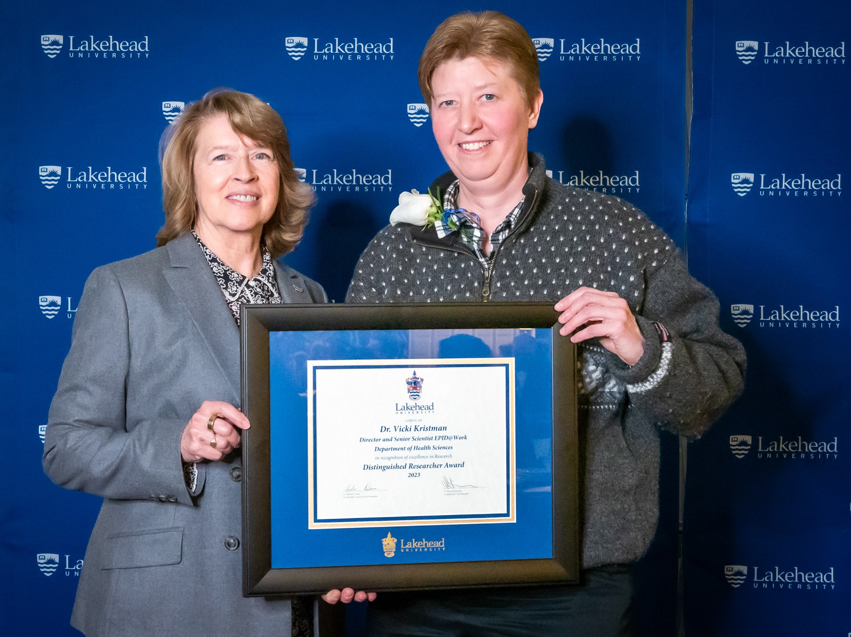 Photo of Distinguished Researcher Award Winner Dr. Vicki Kristman, (CIHR Category), Department of Health Sciences, EPID@Work Director and Senior Scientist, with Dr. Moira McPherson, President and Vice-Chancellor, Lakehead University
