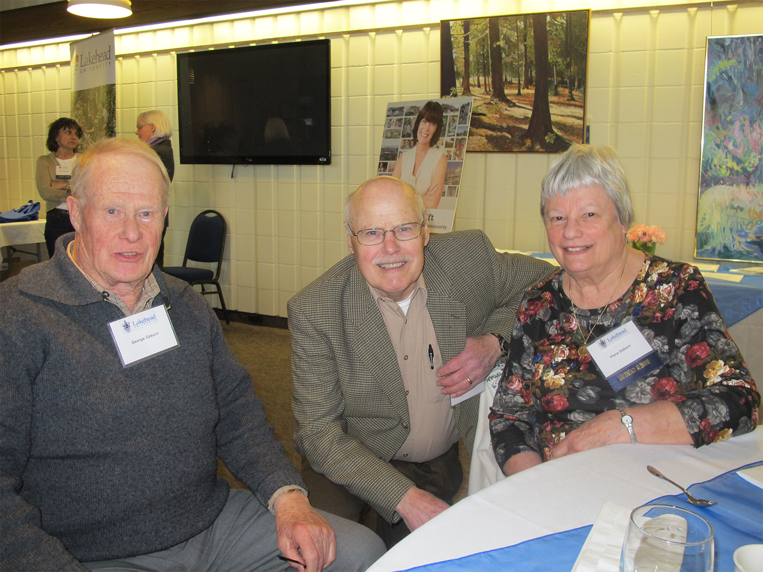 Dr. George Ozburn, former Lakehead Interim President Dr. John Whitfield (centre), and Dr. Ozburn’s wife Flora catch up at a Lakehead donor luncheon.