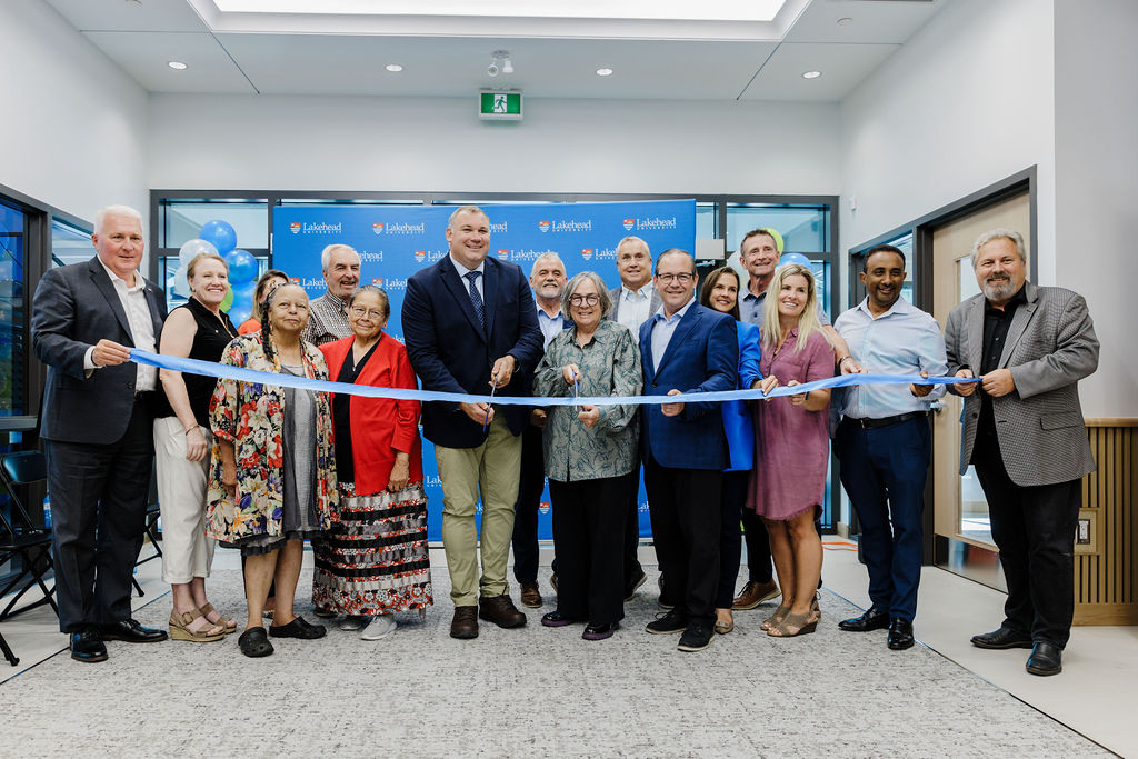 Barrie-Stem-Hub Lakehead and the City of Barrie Representatives Cut the Blue Ribbon on the Barrie STEM Hub