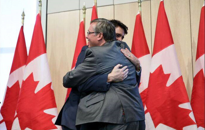 Photo of Tom Doherty hugging the Prime Minister.