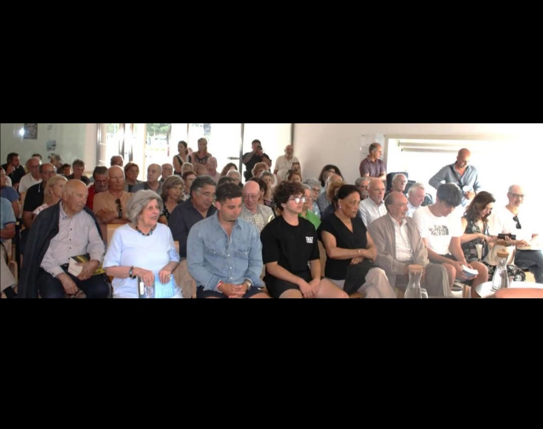 A room full of people attending Debora Cruz's book launch