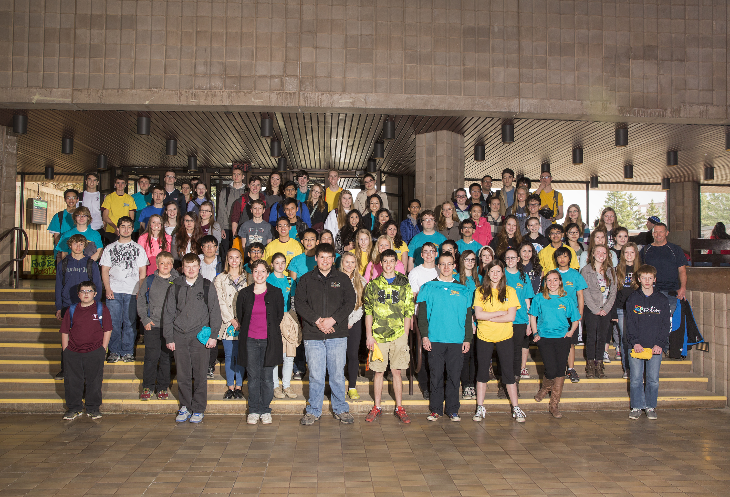 Group photo of the 2015 High School Mathematics contest