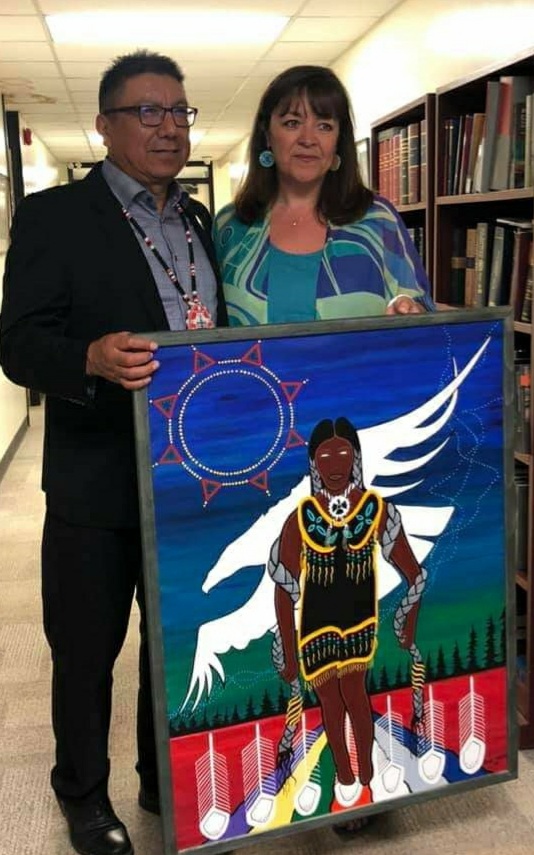 NAN Grand Chief Alvin Fiddler presents Evelyn Baxter with a painting at her swearing-in ceremony