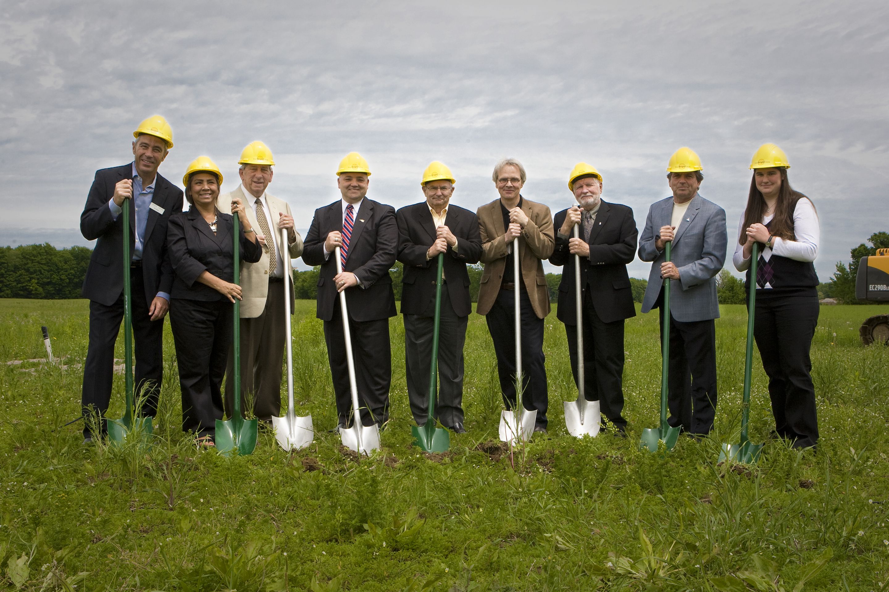 Lakehead University and City of Orillia officials wearing hard hats and holding shovels during 2010 Orillia campus groundbreaking ceremony